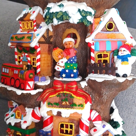 Lighted Santa Workshop Three-Story Tree House Christmas Village - Picture 10 of 17